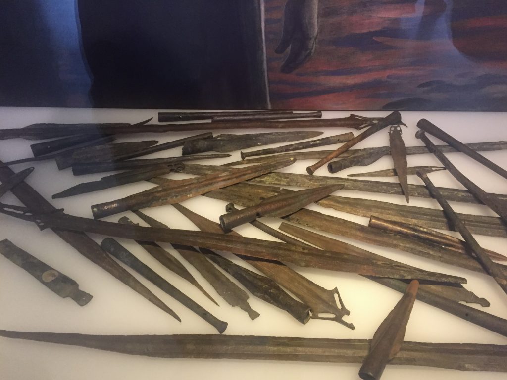 Early bronze age weapons found at an underwater sacrificial site