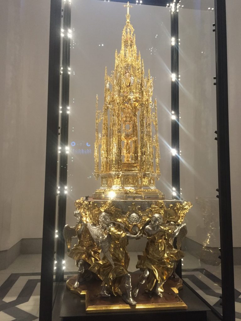 Monstrance, 430 pounds of silver with soe serious gilding